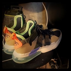 Nike 270